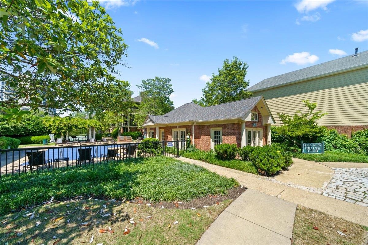 556 MONTEIGNE BLVD