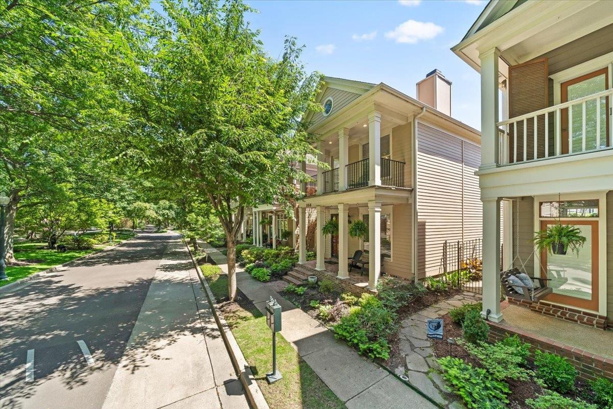 556 MONTEIGNE BLVD