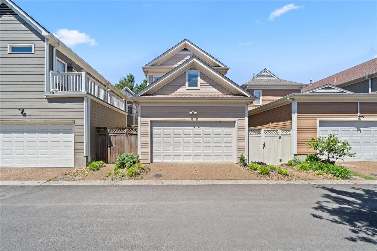 556 MONTEIGNE BLVD