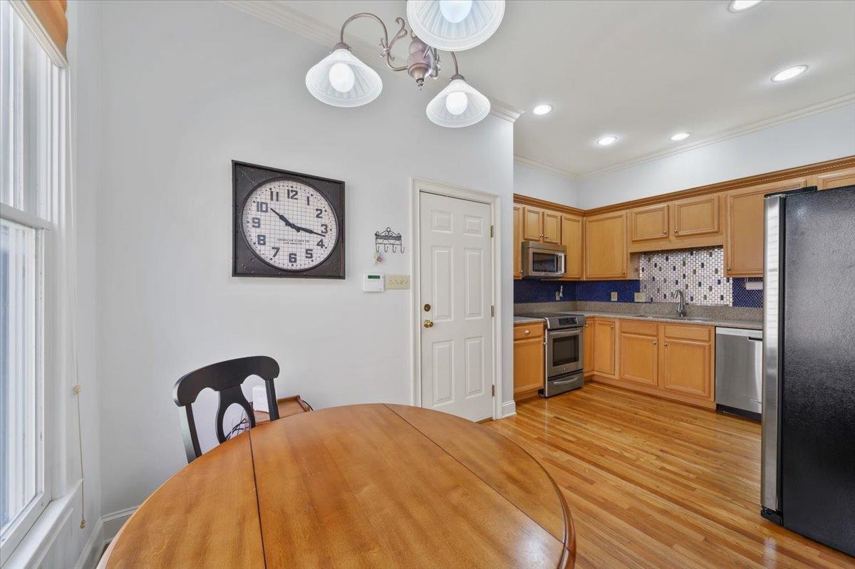 556 MONTEIGNE BLVD