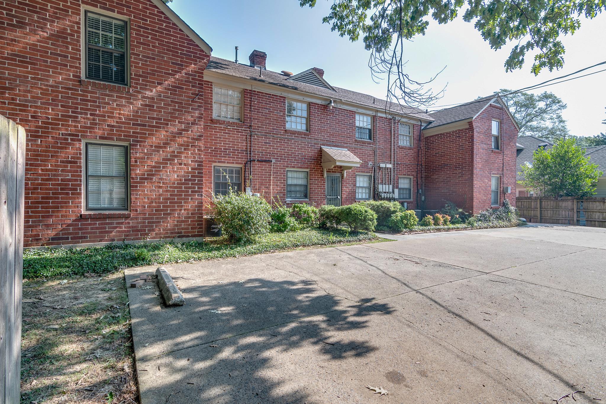 1885 PEABODY AVE Unit: 3