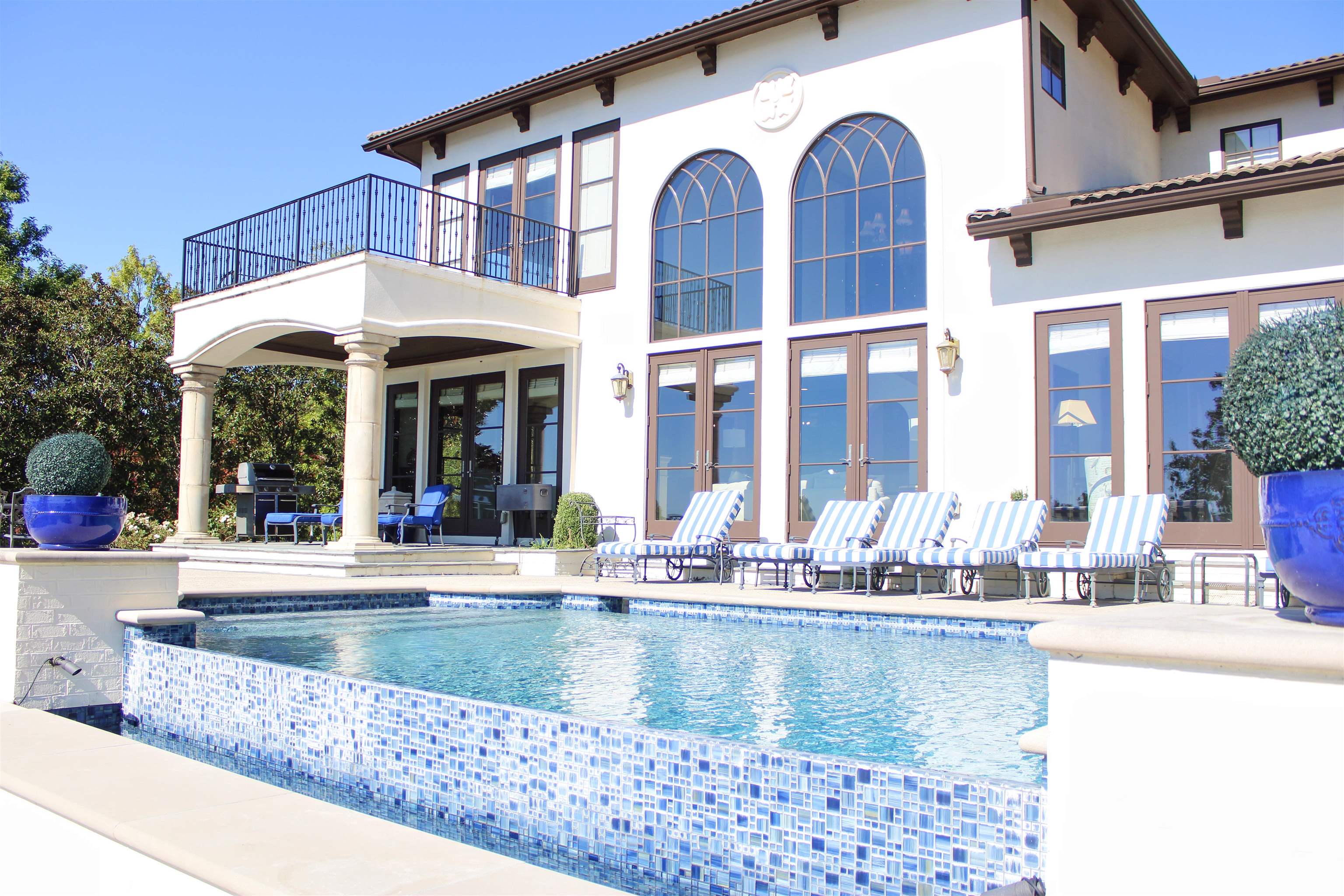 215 WESTSHORE RIDGE DR