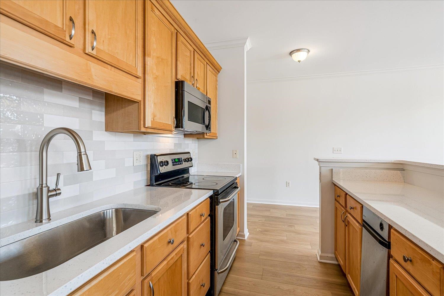 485 S FRONT ST Unit: 201