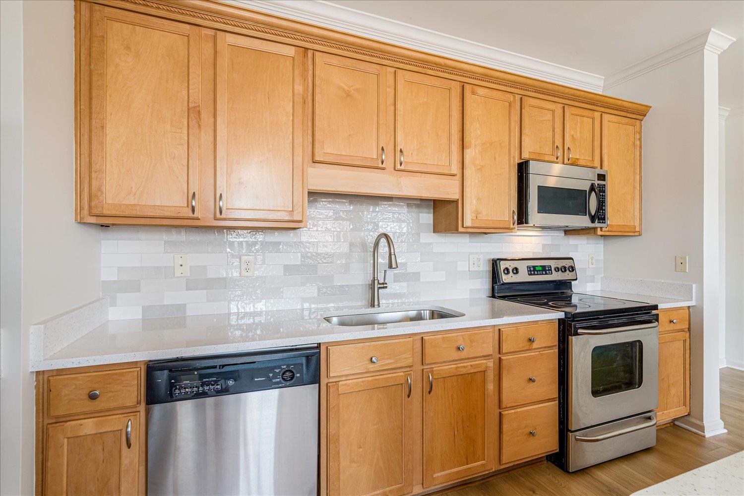 485 S FRONT ST Unit: 201