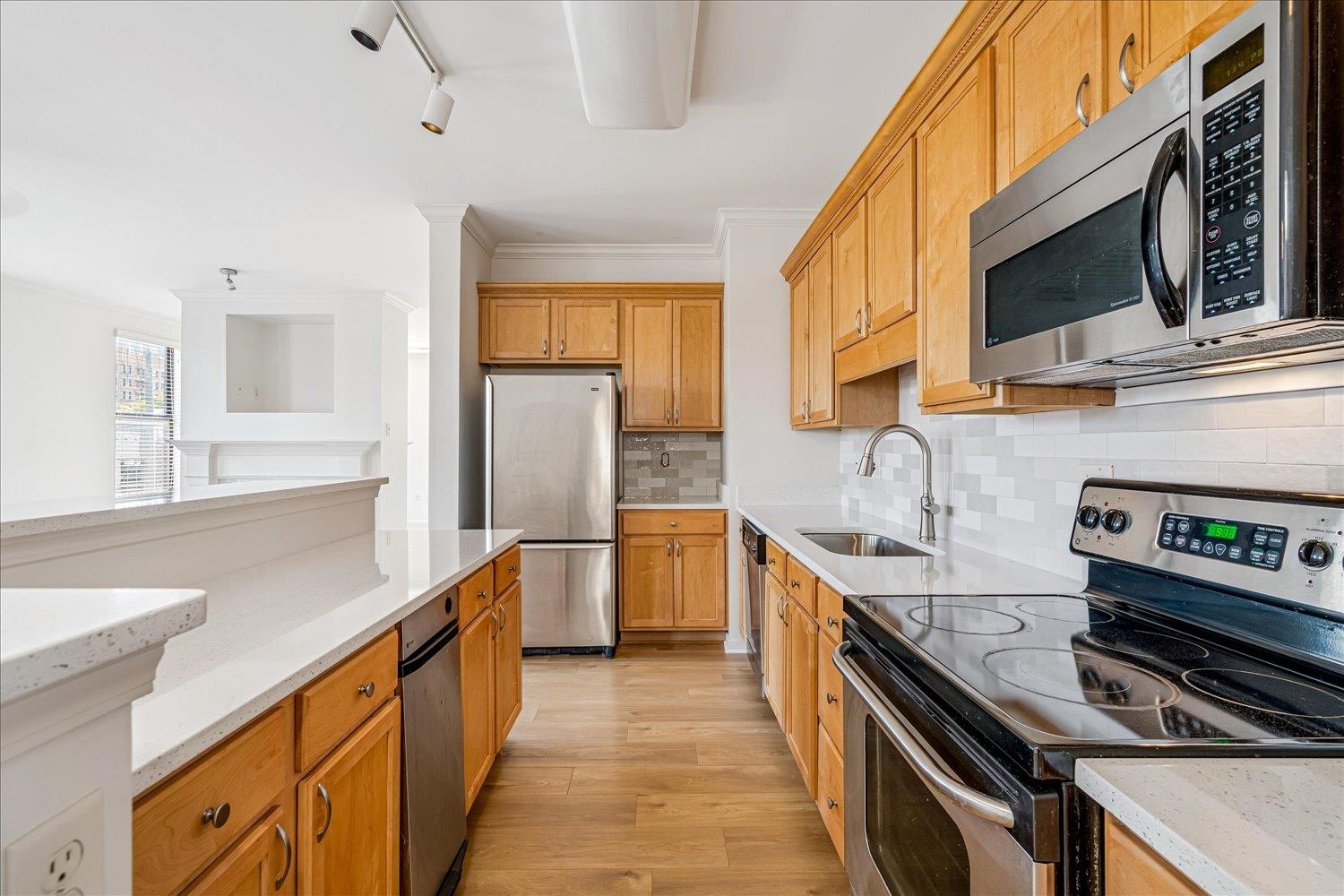 485 S FRONT ST Unit: 201