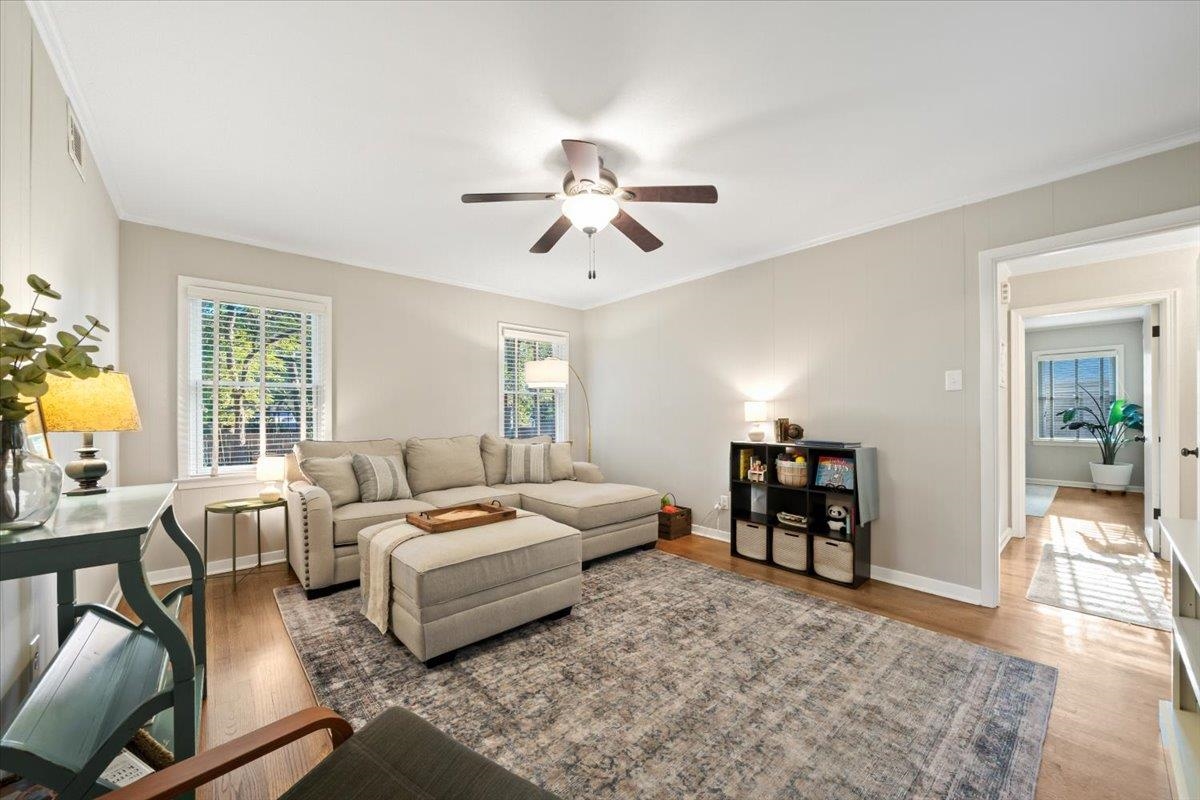 432 ELWOOD LN