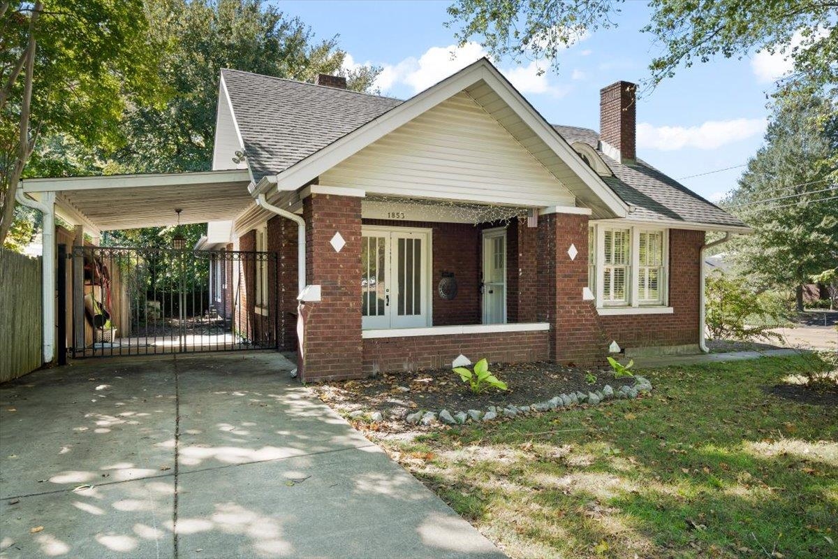 1853 LYNDALE AVE