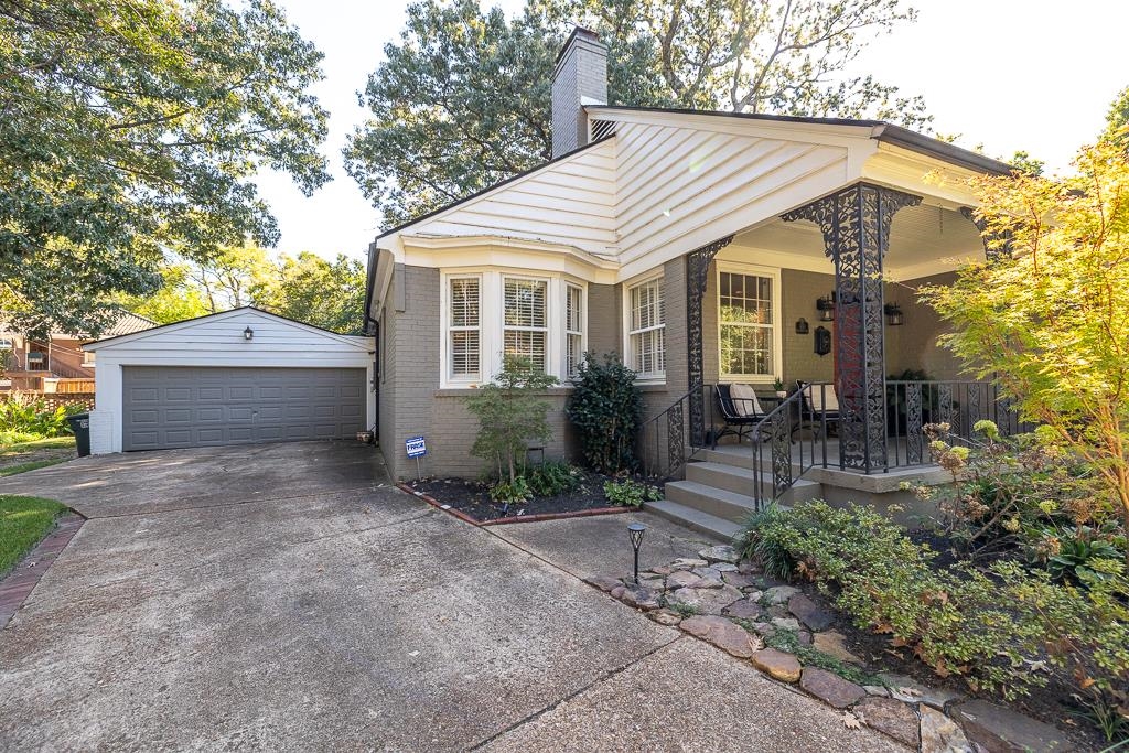 690 ROSEMARY LN