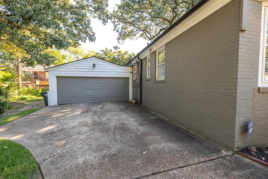 690 ROSEMARY LN