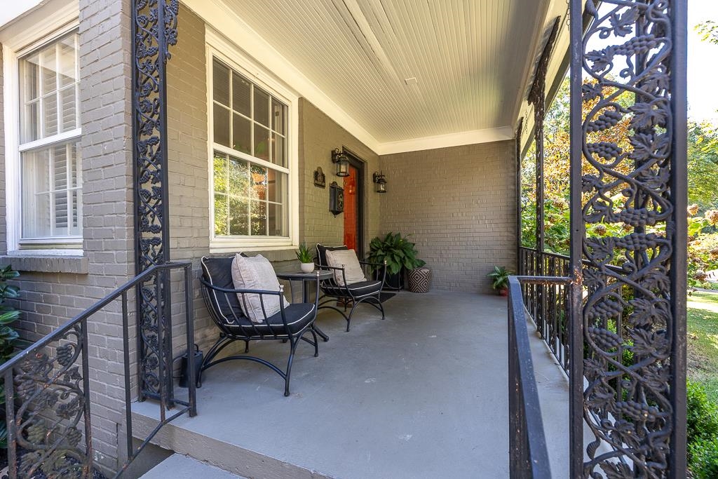 690 ROSEMARY LN