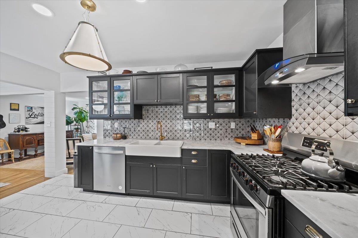 127 N ROSE RD