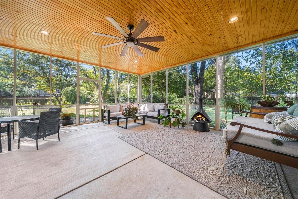 127 N ROSE RD