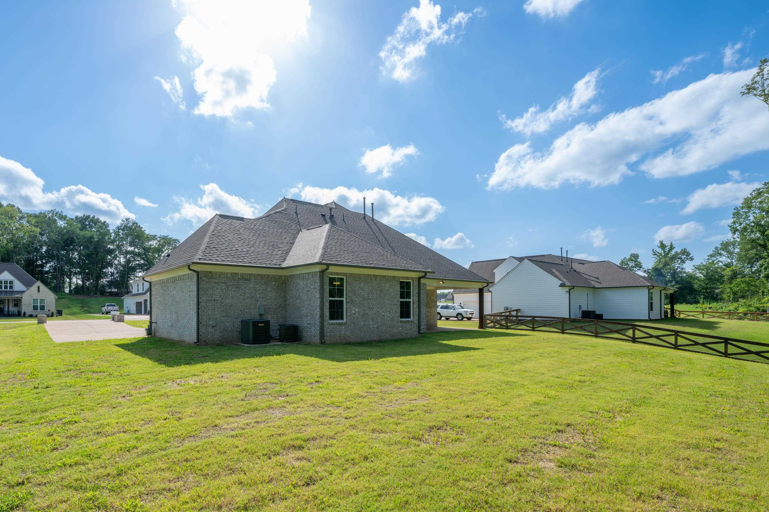 210 DRAKE DR