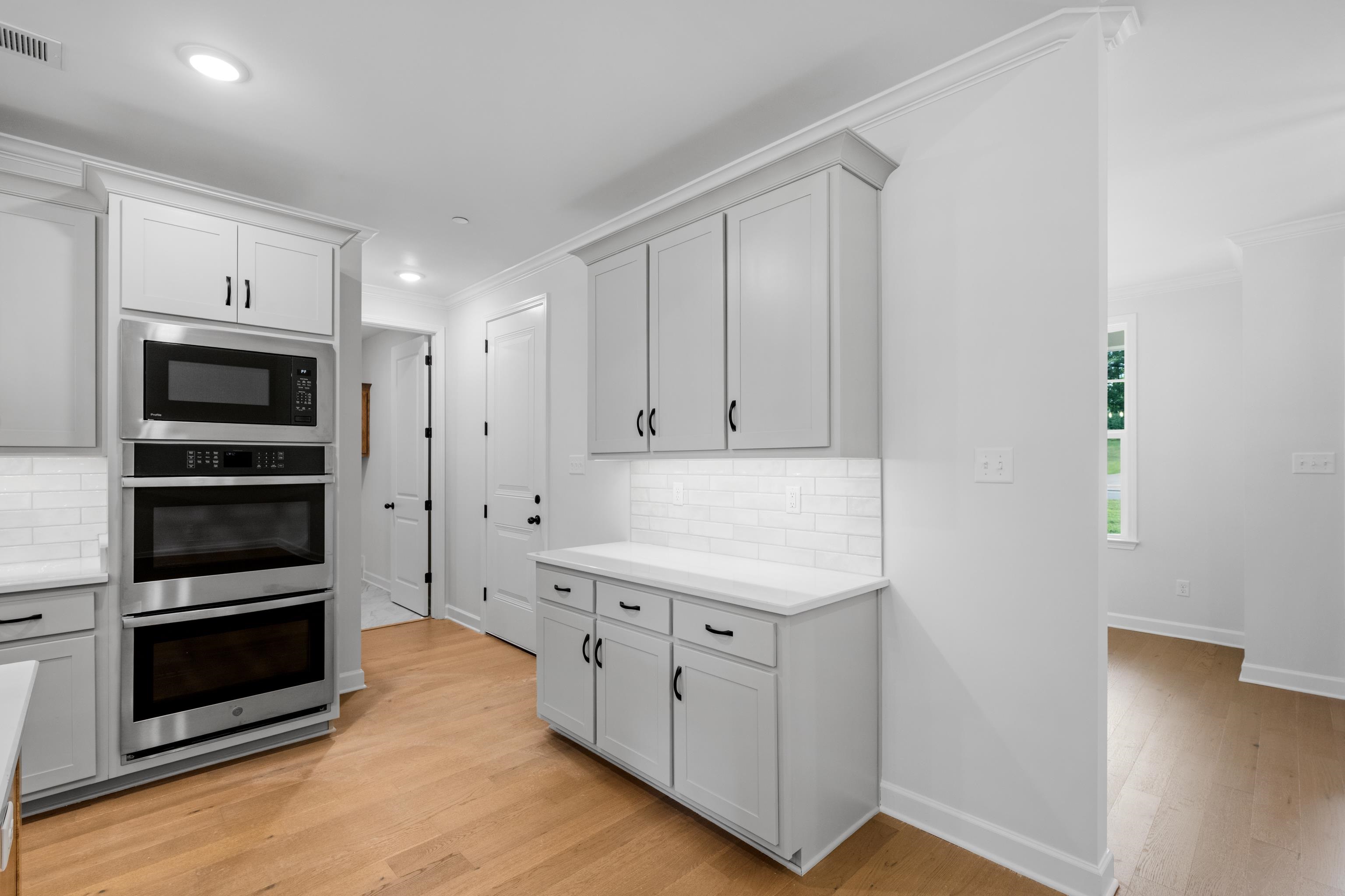 210 DRAKE DR
