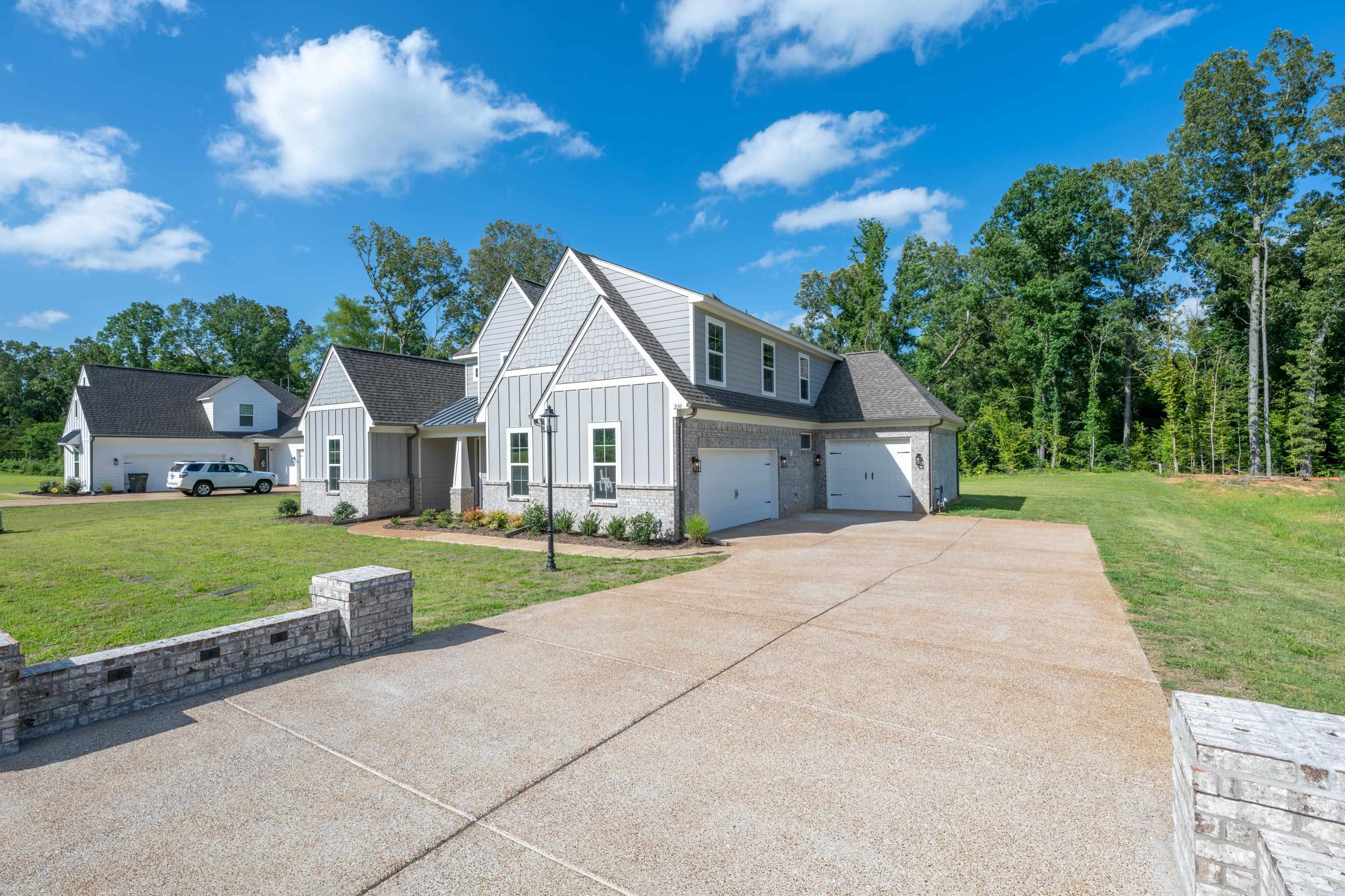 210 DRAKE DR