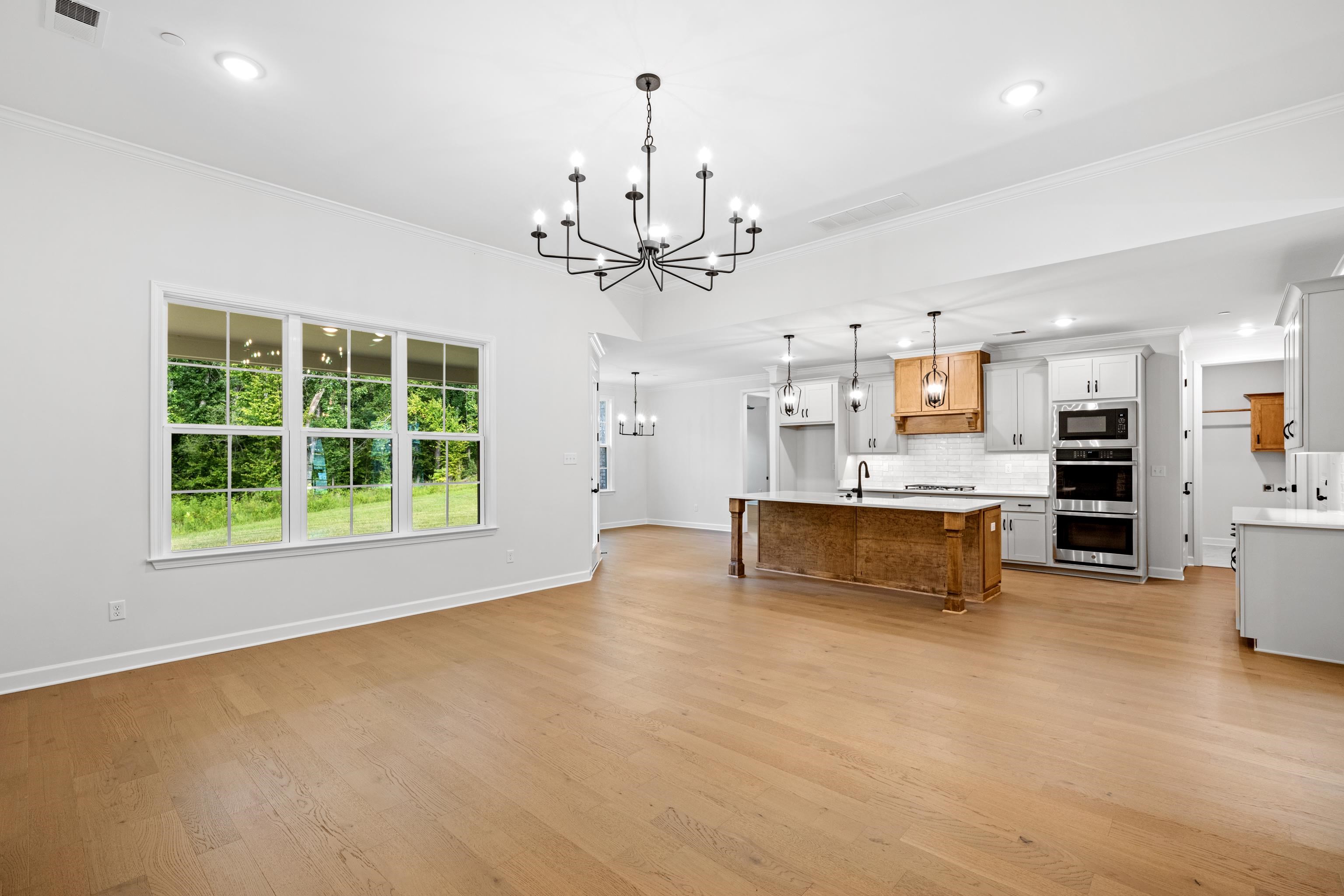 210 DRAKE DR