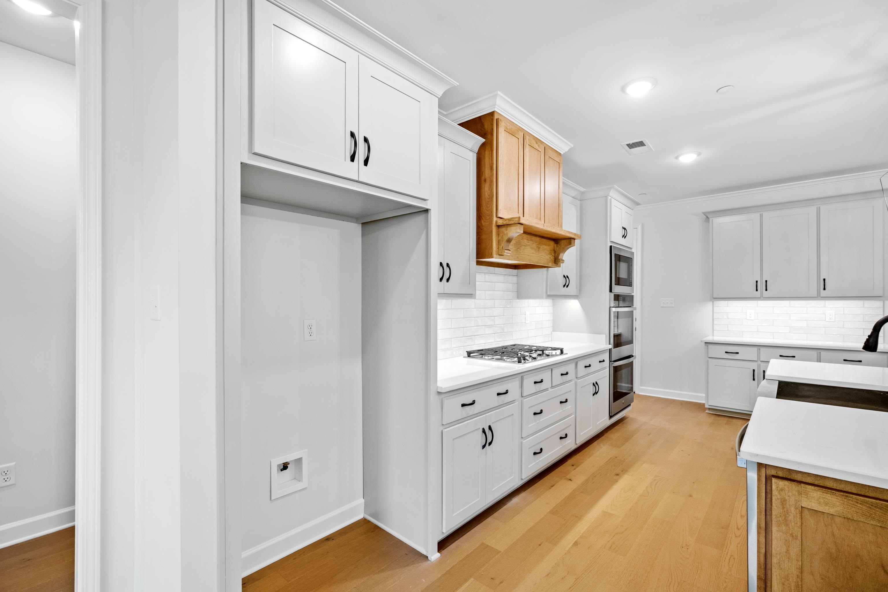 210 DRAKE DR