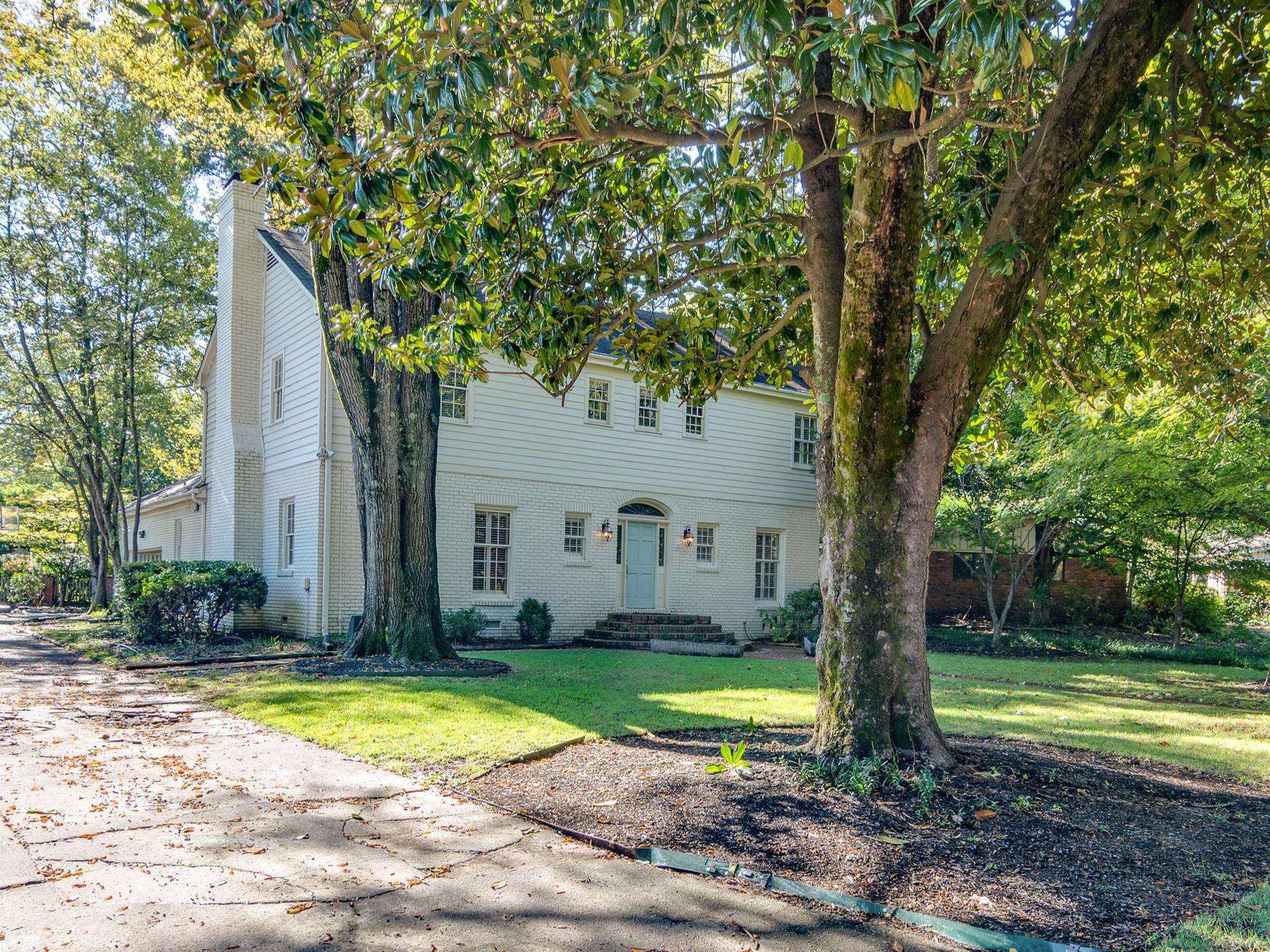 4915 LAKE DR