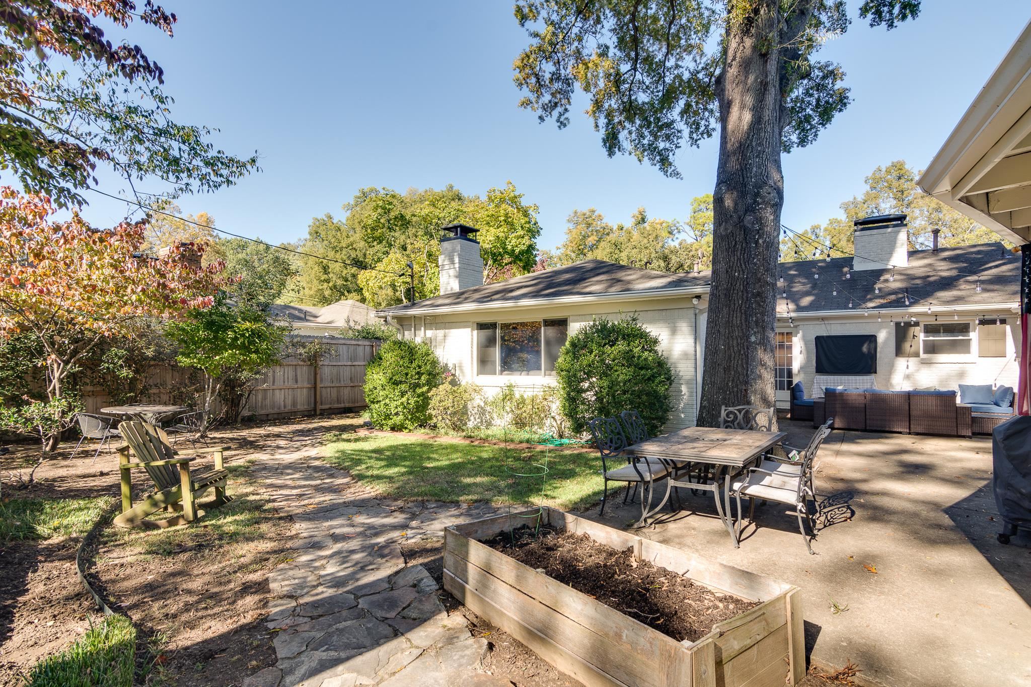 4217 CHICKASAW RD