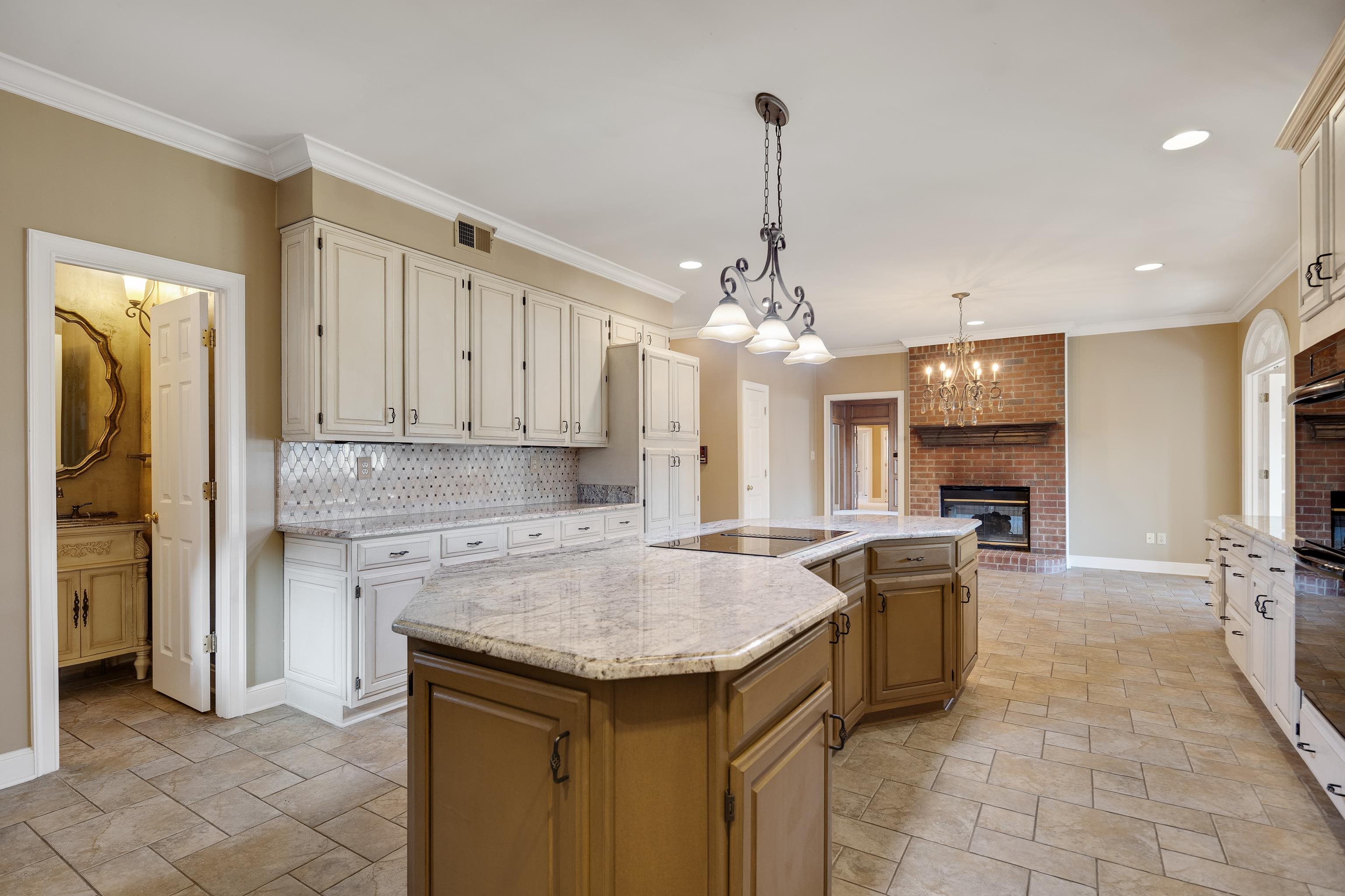 2086 W GLENALDEN DR