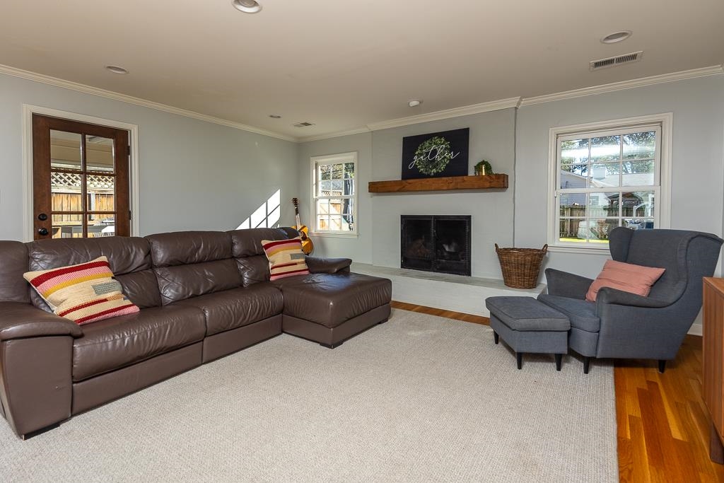 4401 CHARLESWOOD DR