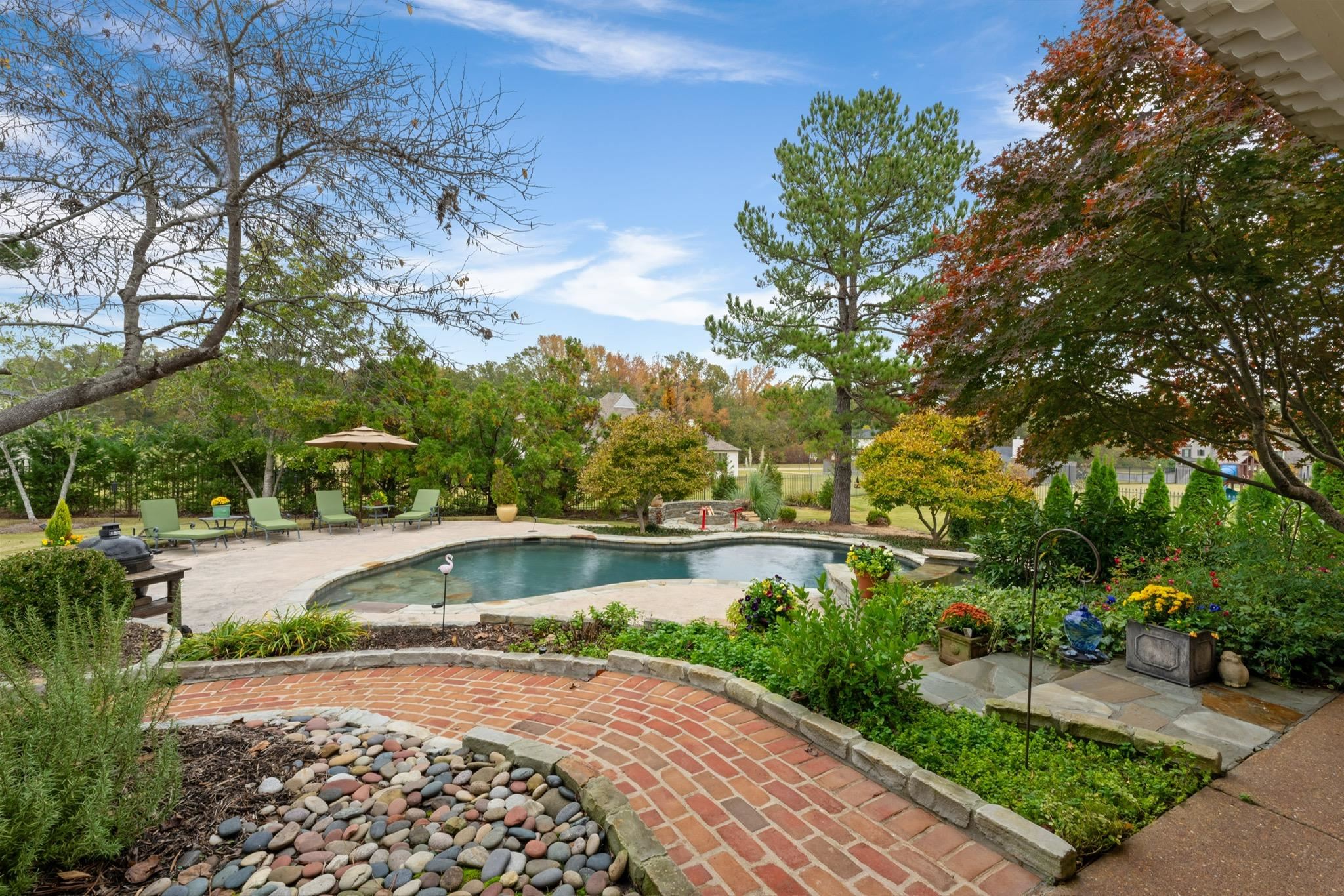 140 ALLOWAY CV