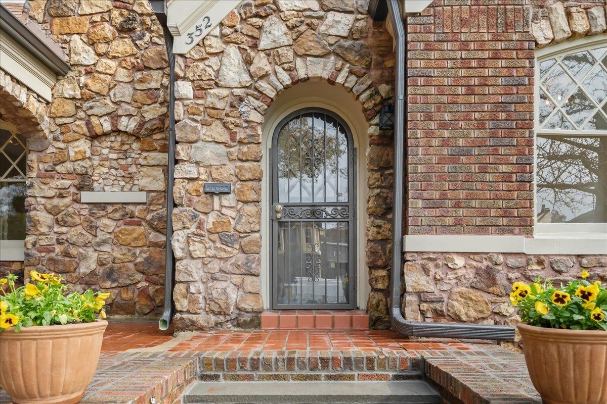352 BUENA VISTA PL