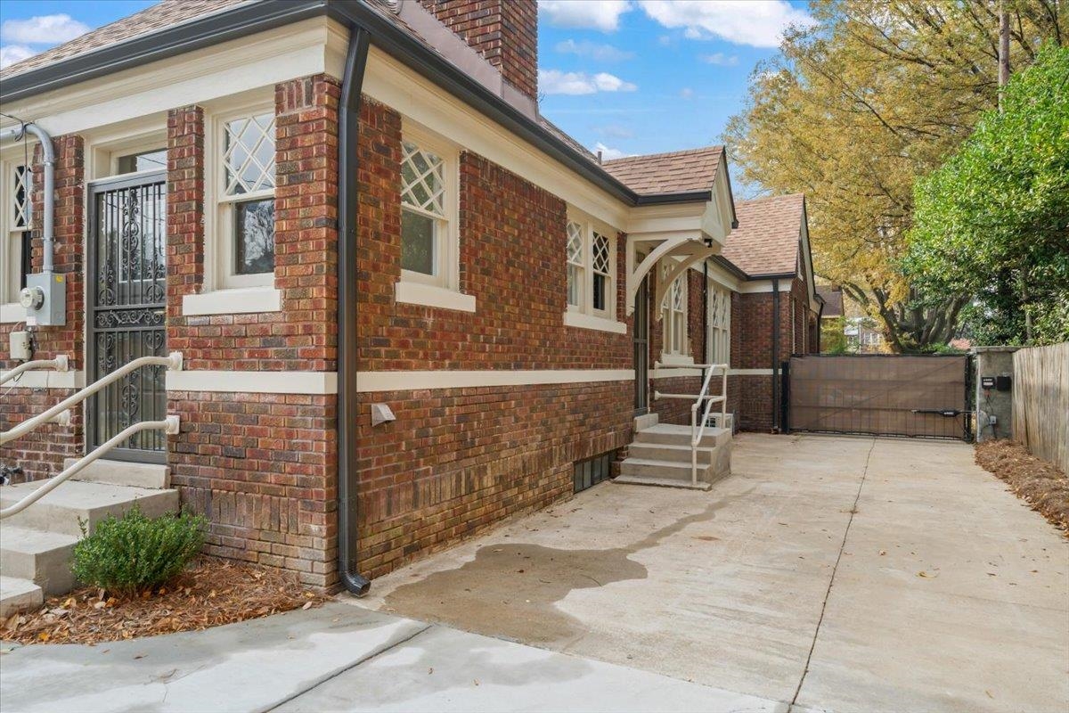 352 BUENA VISTA PL