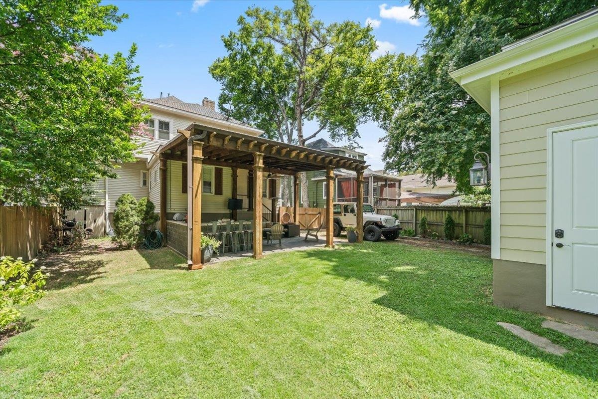 1789 LINDEN AVE