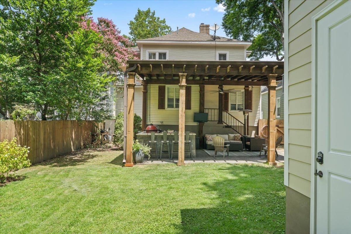 1789 LINDEN AVE