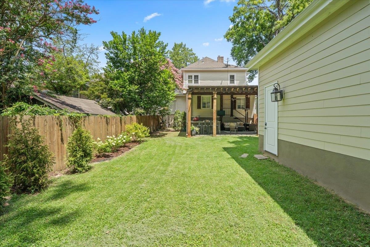1789 LINDEN AVE