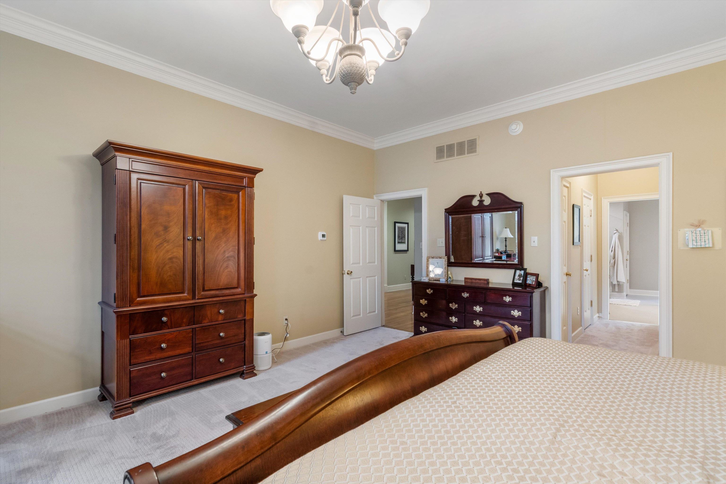 4792 WHITEHALL CV