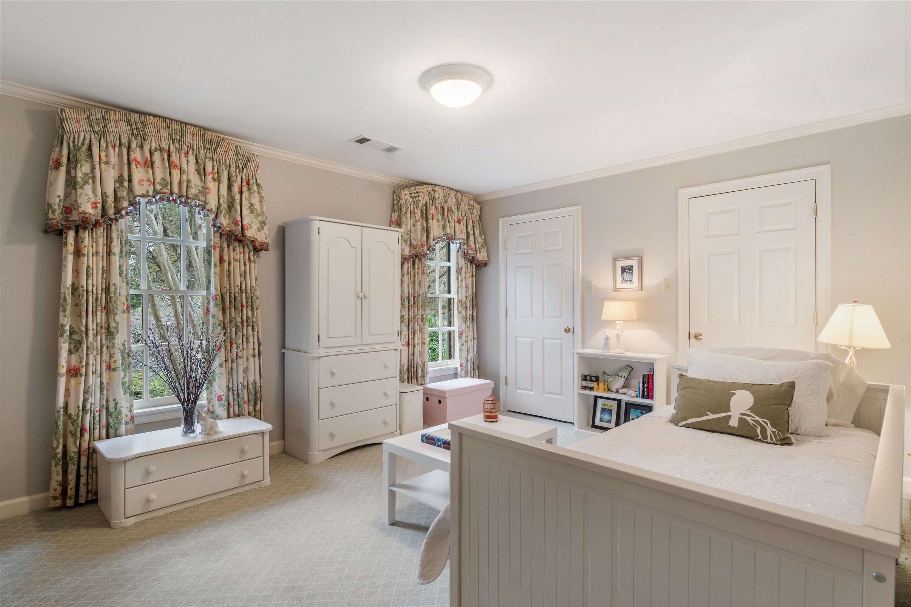 4792 WHITEHALL CV