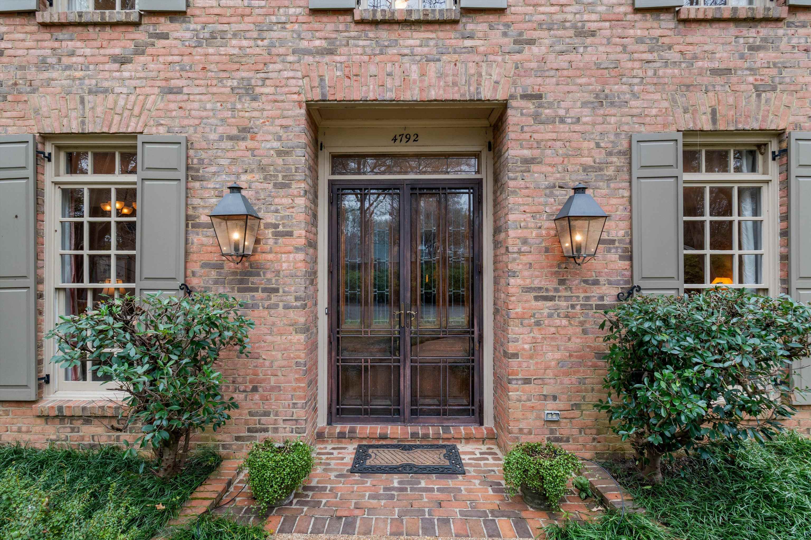 4792 WHITEHALL CV