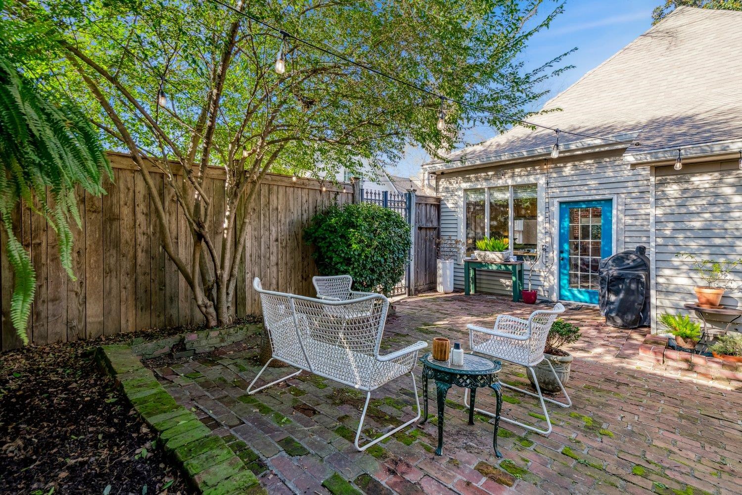 1943 CARR AVE
