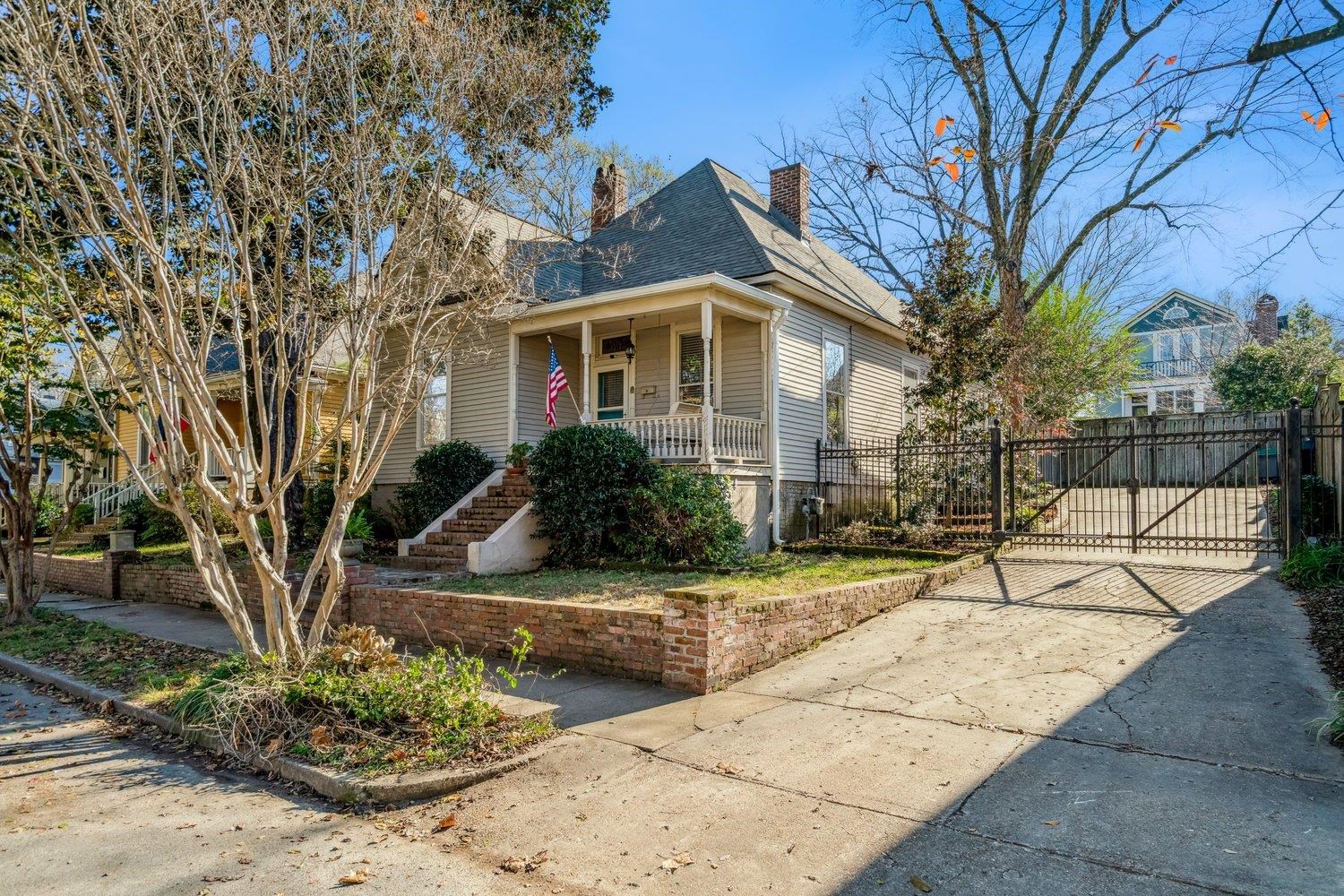 1943 CARR AVE