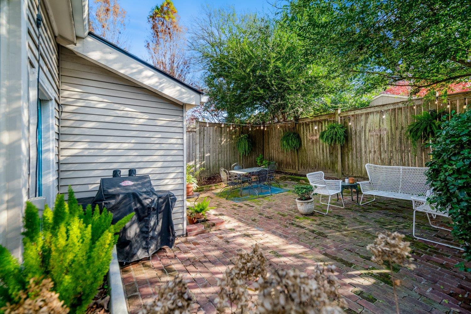 1943 CARR AVE