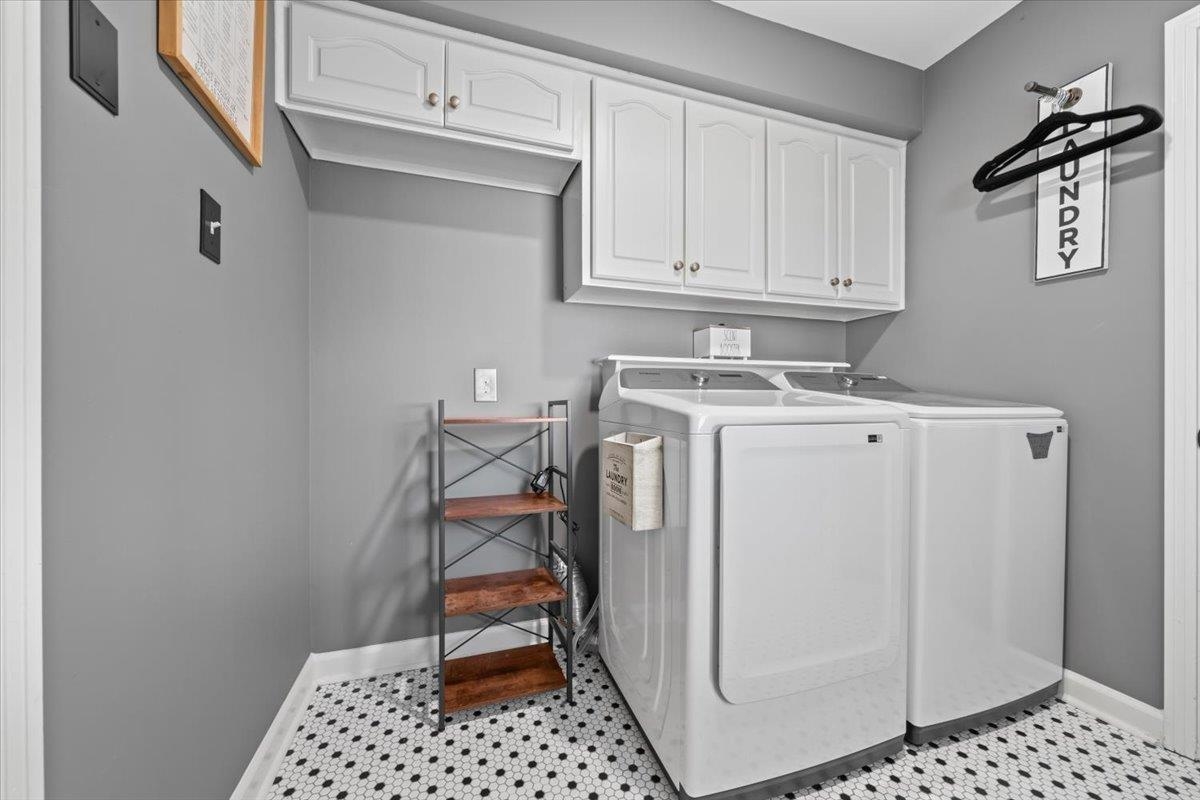 2220 HICKORY CREST DR