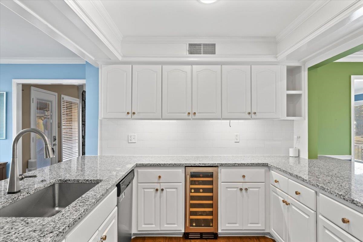 2220 HICKORY CREST DR