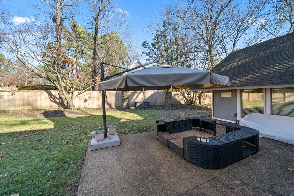 2220 HICKORY CREST DR