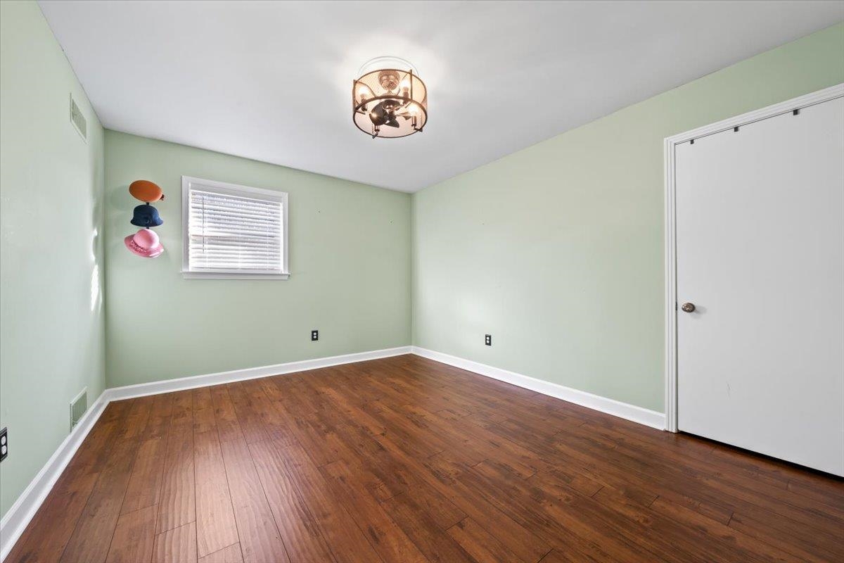 2220 HICKORY CREST DR