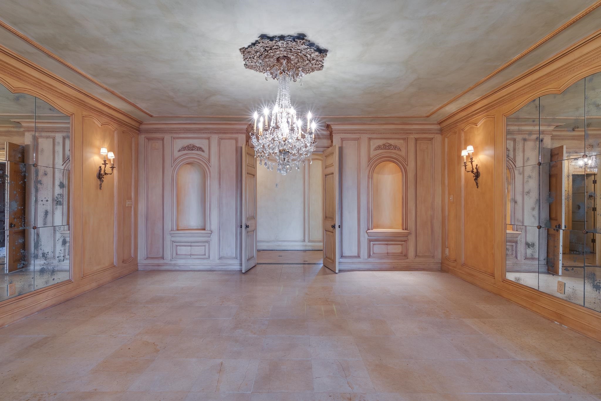 585 S GREER ST Unit: 900