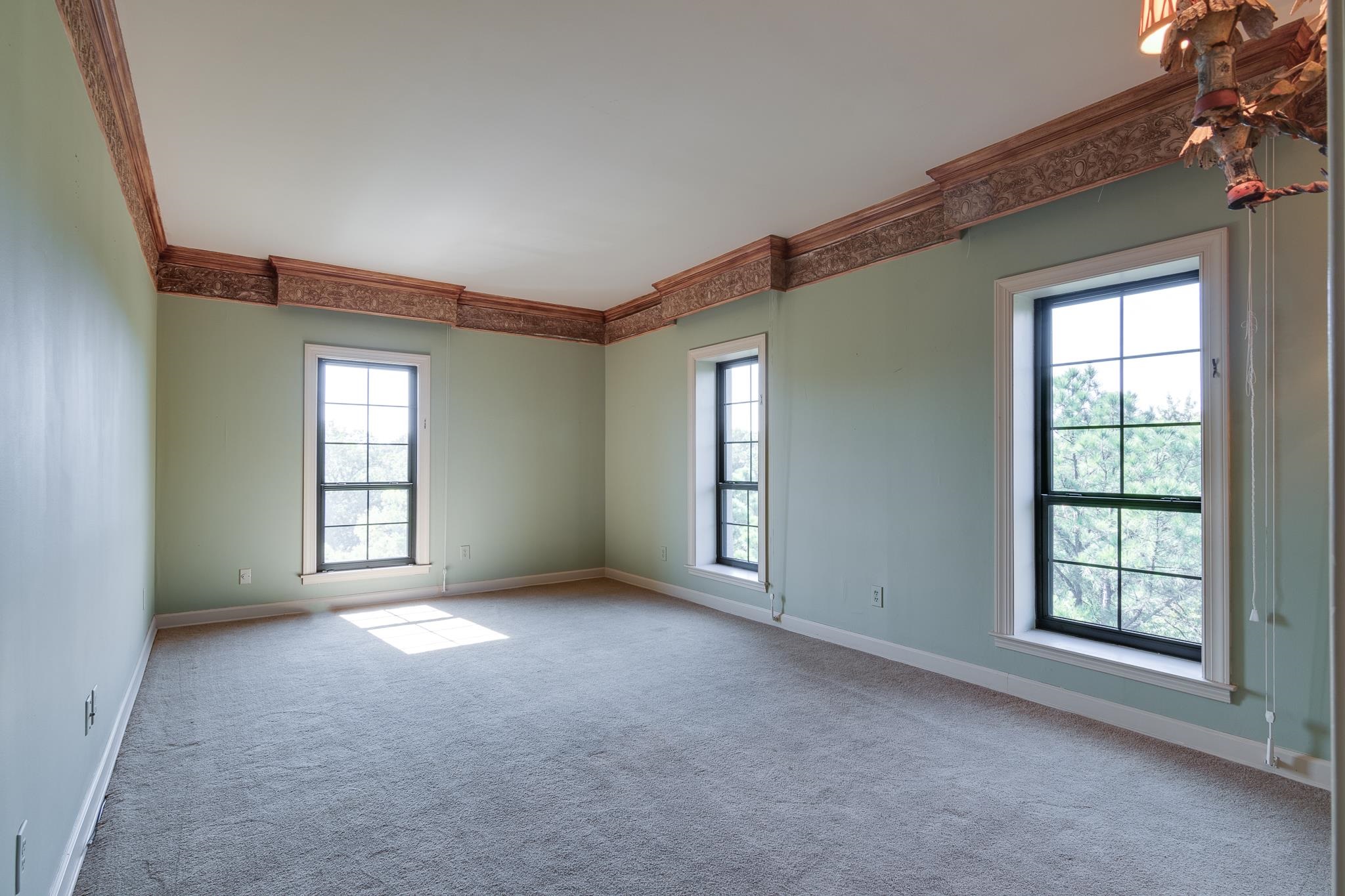 585 S GREER ST Unit: 900