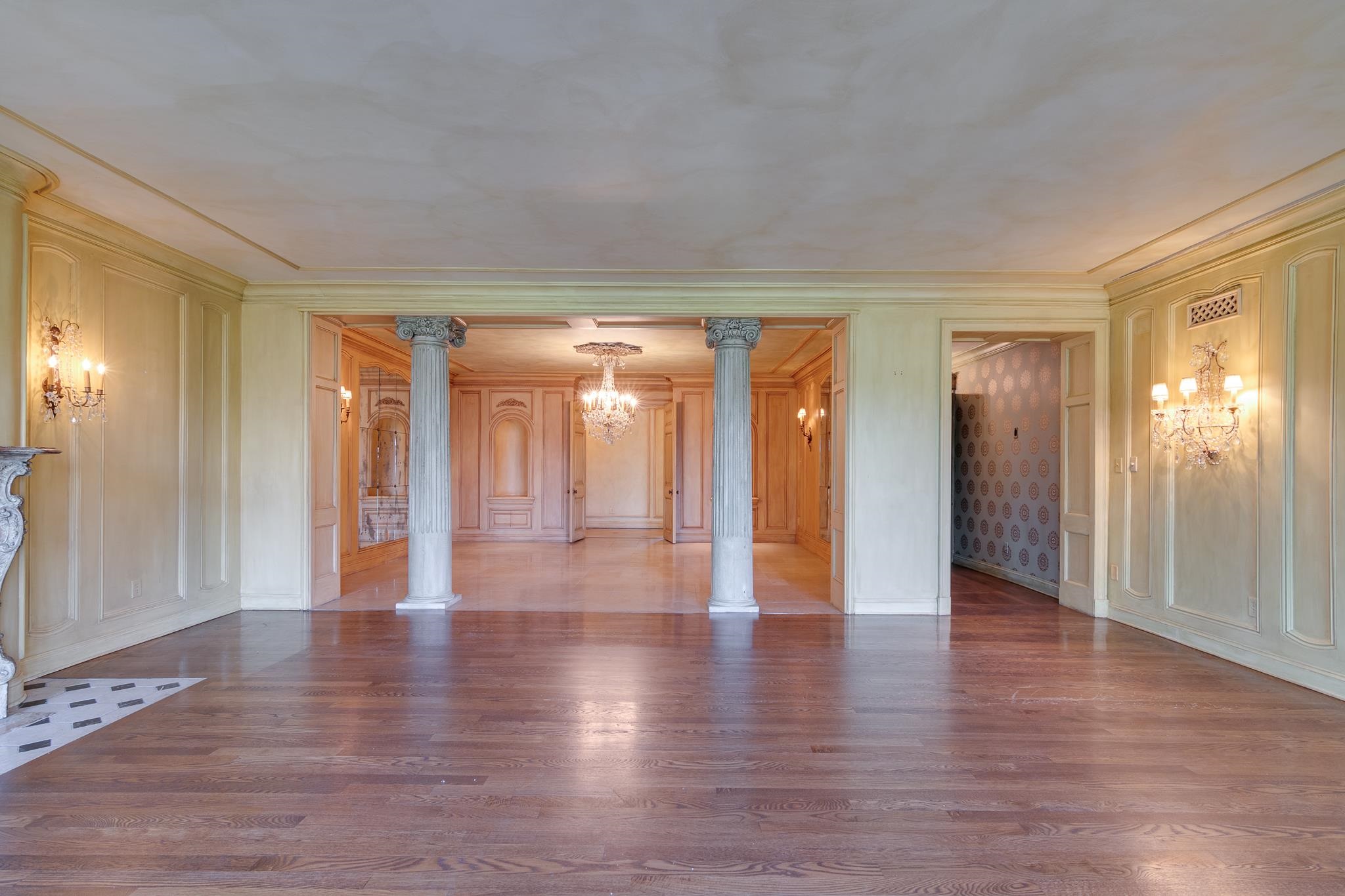 585 S GREER ST Unit: 900