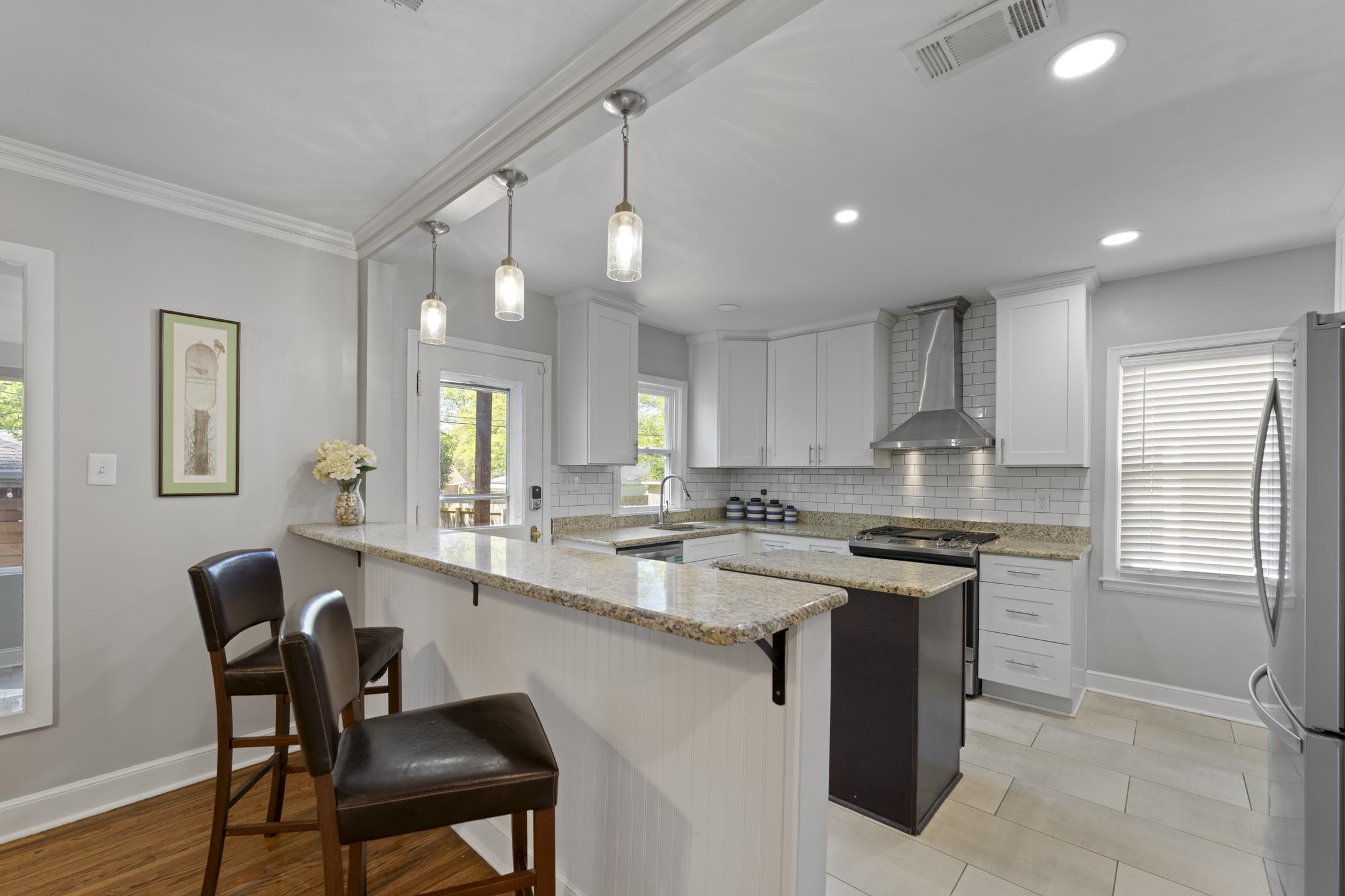 3539 CHARLESWOOD AVE