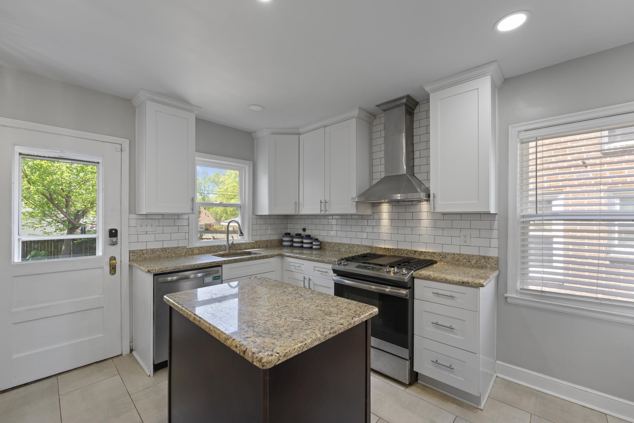 3539 CHARLESWOOD AVE