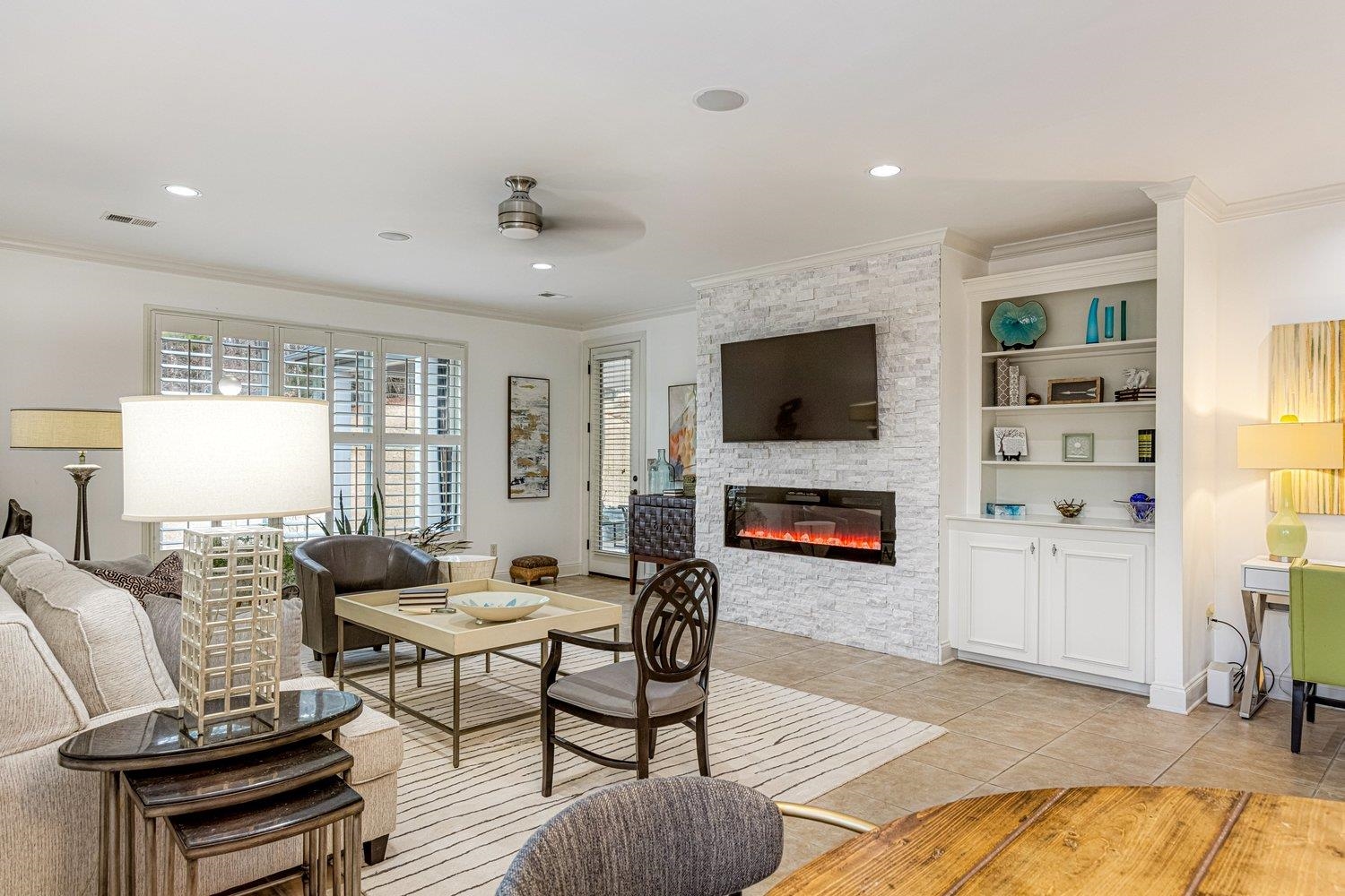438 GREYWOOD LN