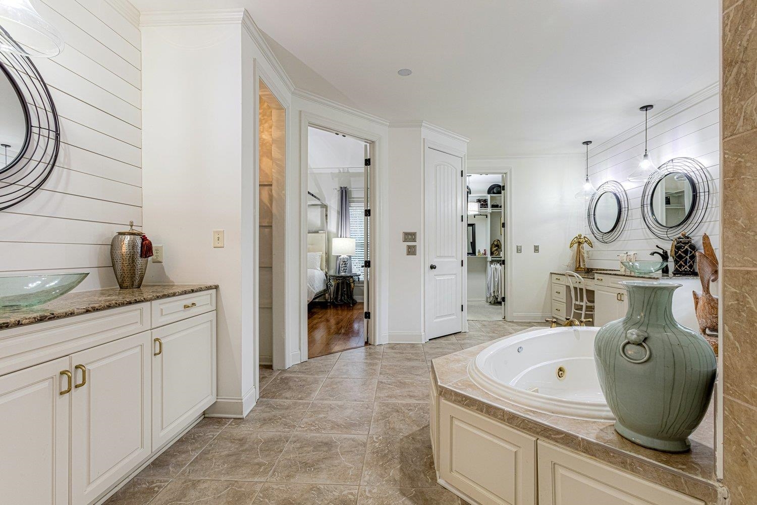 438 GREYWOOD LN