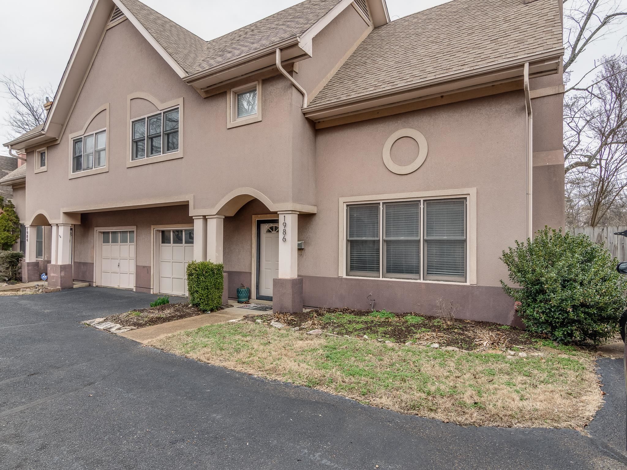 1986 EAST END DR Unit: 5-2