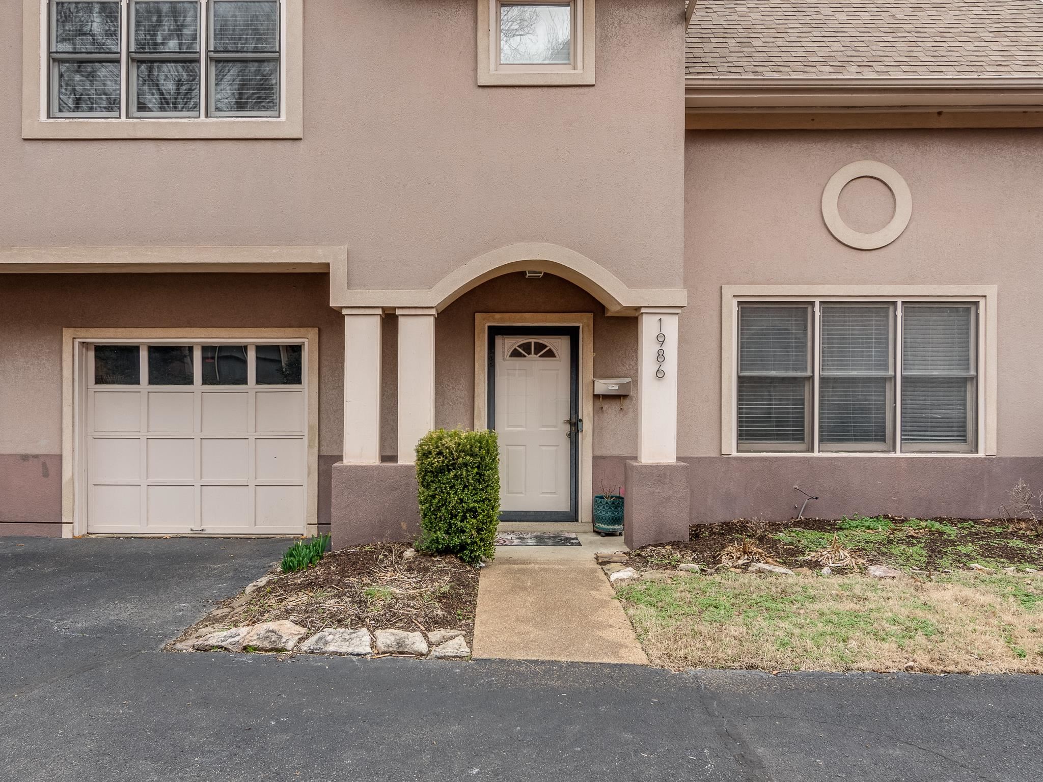 1986 EAST END DR Unit: 5-2